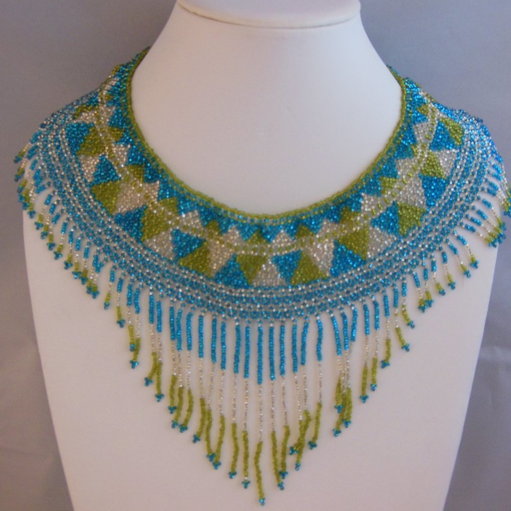 Beautiful Handmade Chaquira Huichol Abstract Necklace Shiny Brand New